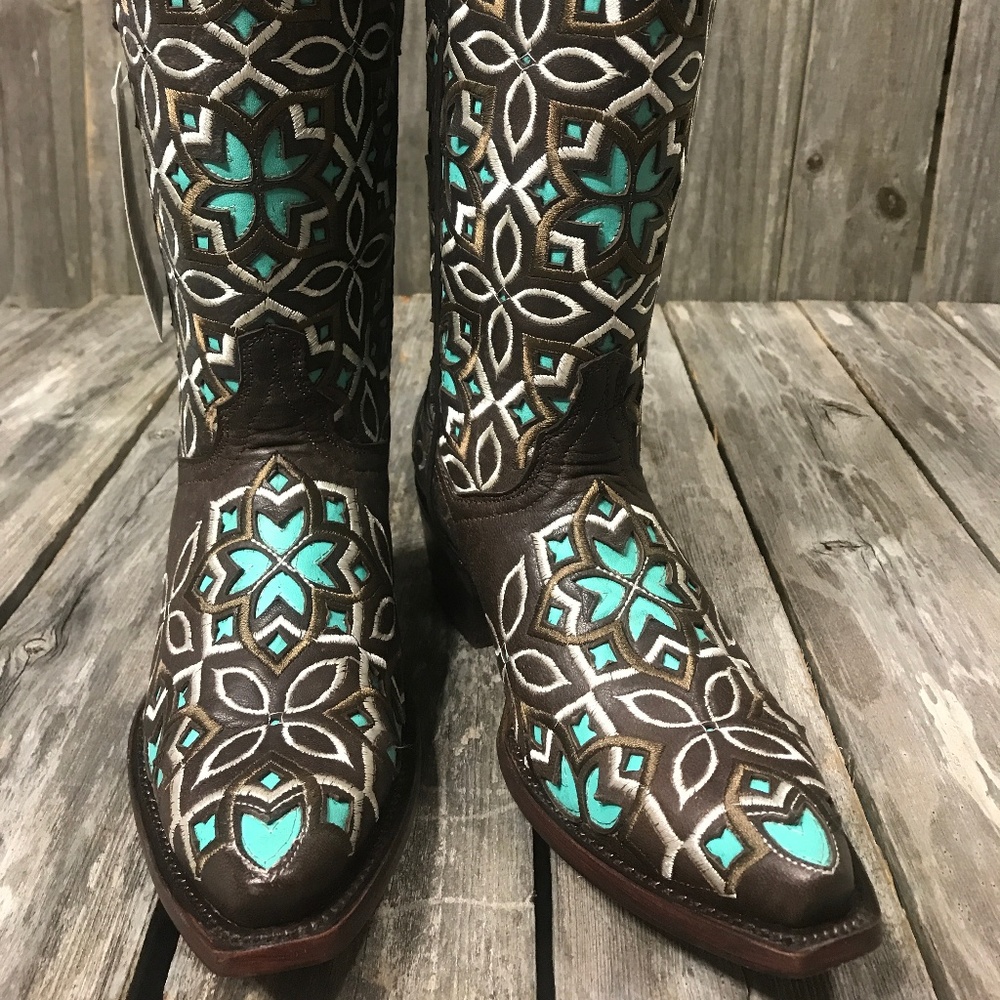 (SOLD) 100% Leather Tooled Snip Toe Boot